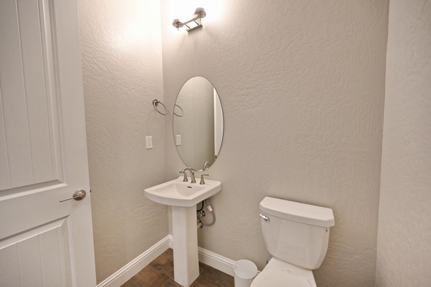 2614 E Via Sofia Dr, Fresno, CA 93730