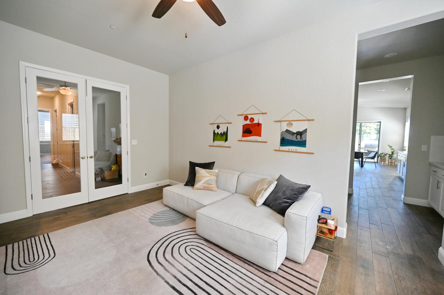 2614 E Via Sofia Dr, Fresno, CA 93730