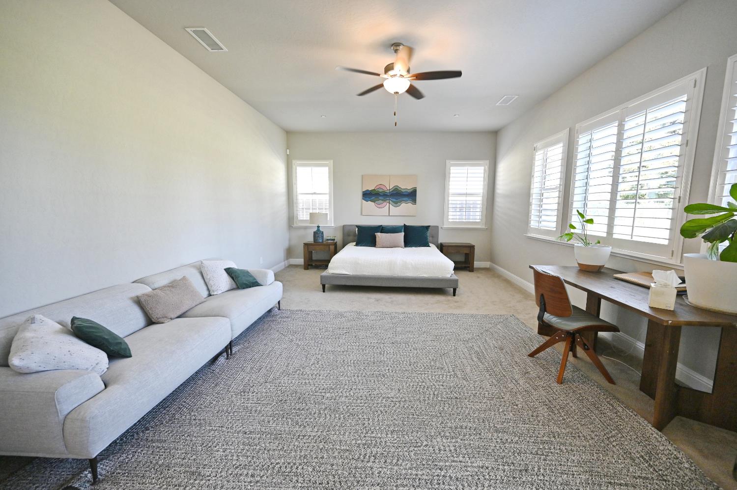 2614 E Via Sofia Dr, Fresno, CA 93730