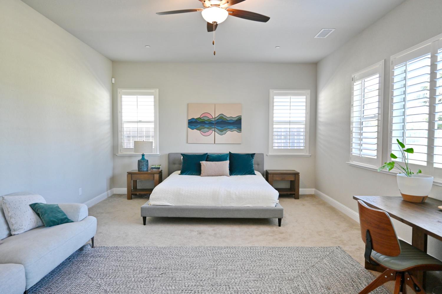 2614 E Via Sofia Dr, Fresno, CA 93730
