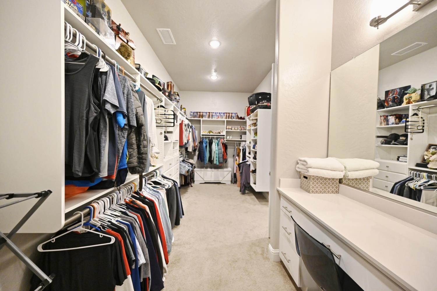 2614 E Via Sofia Dr, Fresno, CA 93730
