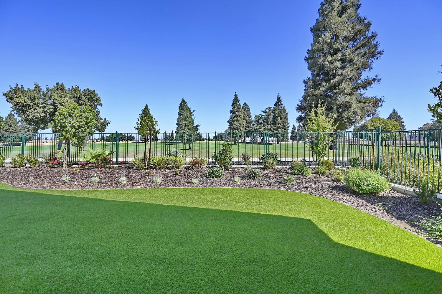 2614 E Via Sofia Dr, Fresno, CA 93730