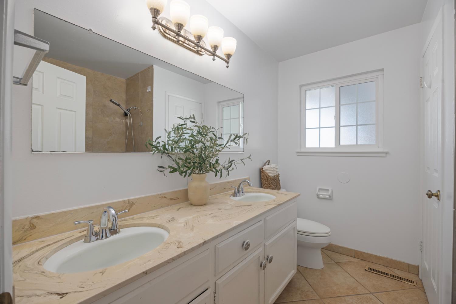 2854 E Millbrae Ave, Fresno, CA 93710
