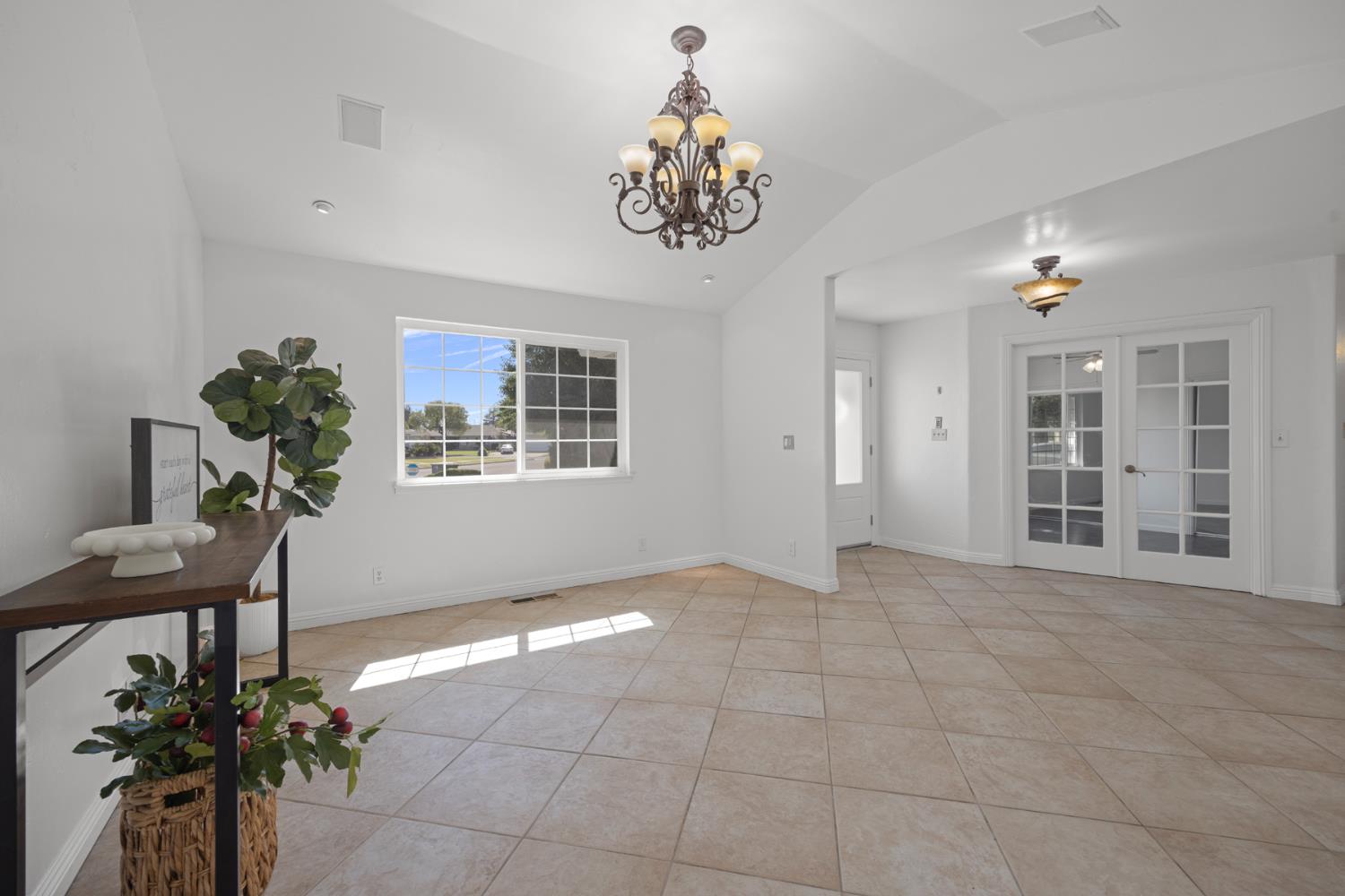 2854 E Millbrae Ave, Fresno, CA 93710