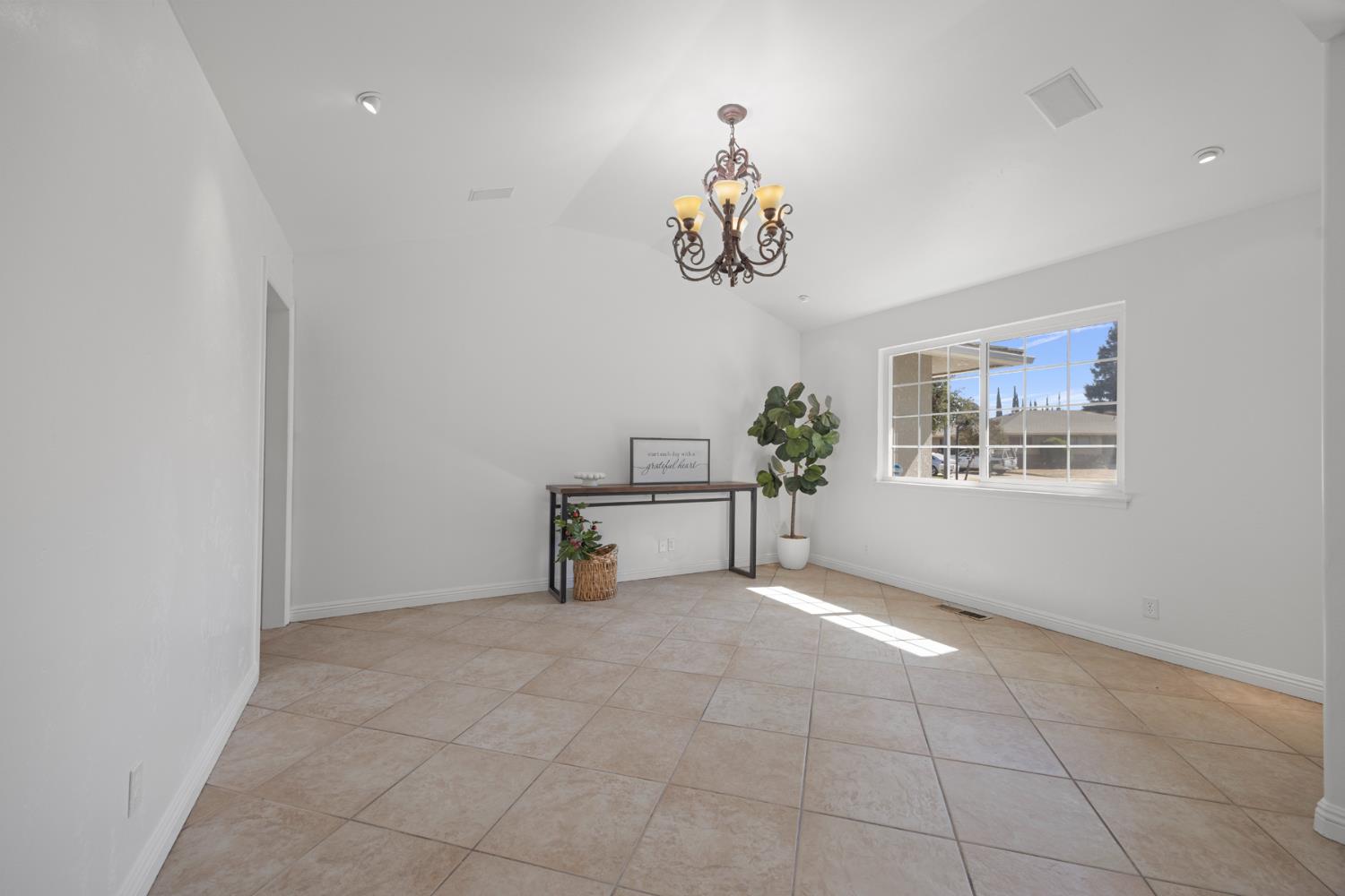 2854 E Millbrae Ave, Fresno, CA 93710