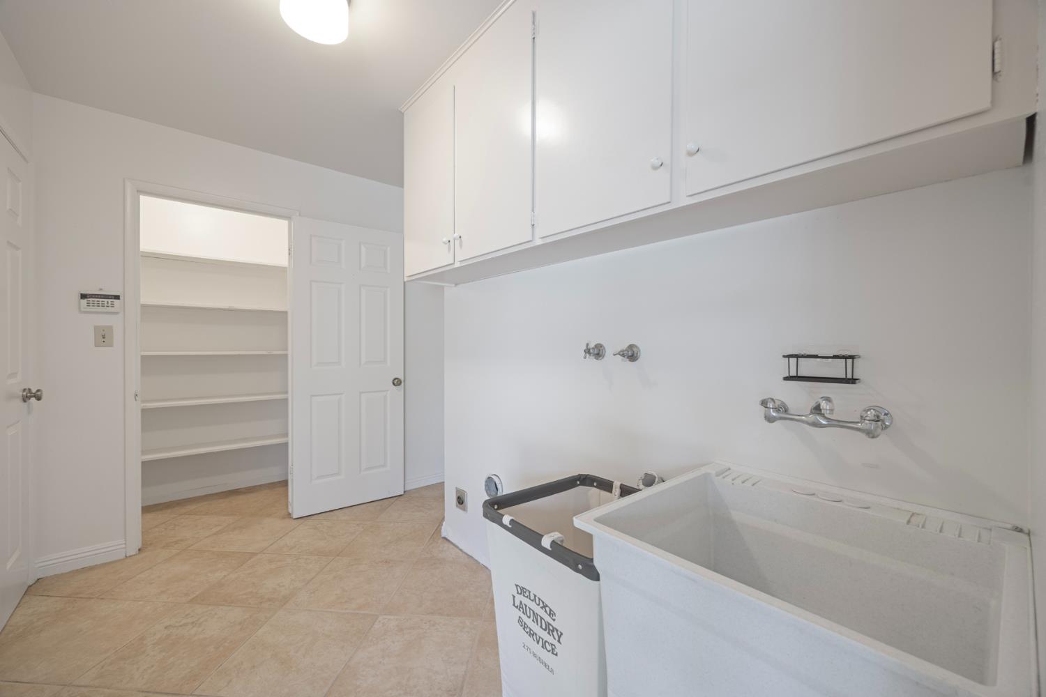 2854 E Millbrae Ave, Fresno, CA 93710