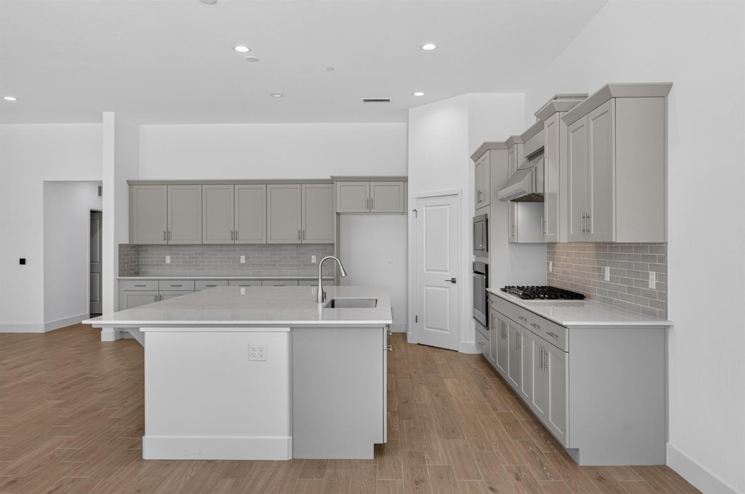 1187 Milestone Rd W, Madera, CA 93636