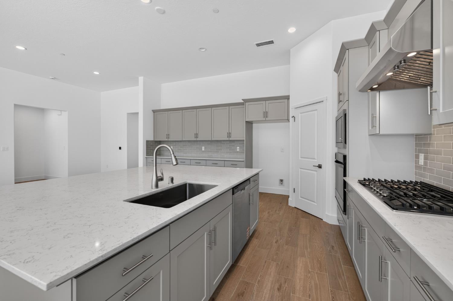 1187 Milestone Rd W, Madera, CA 93636