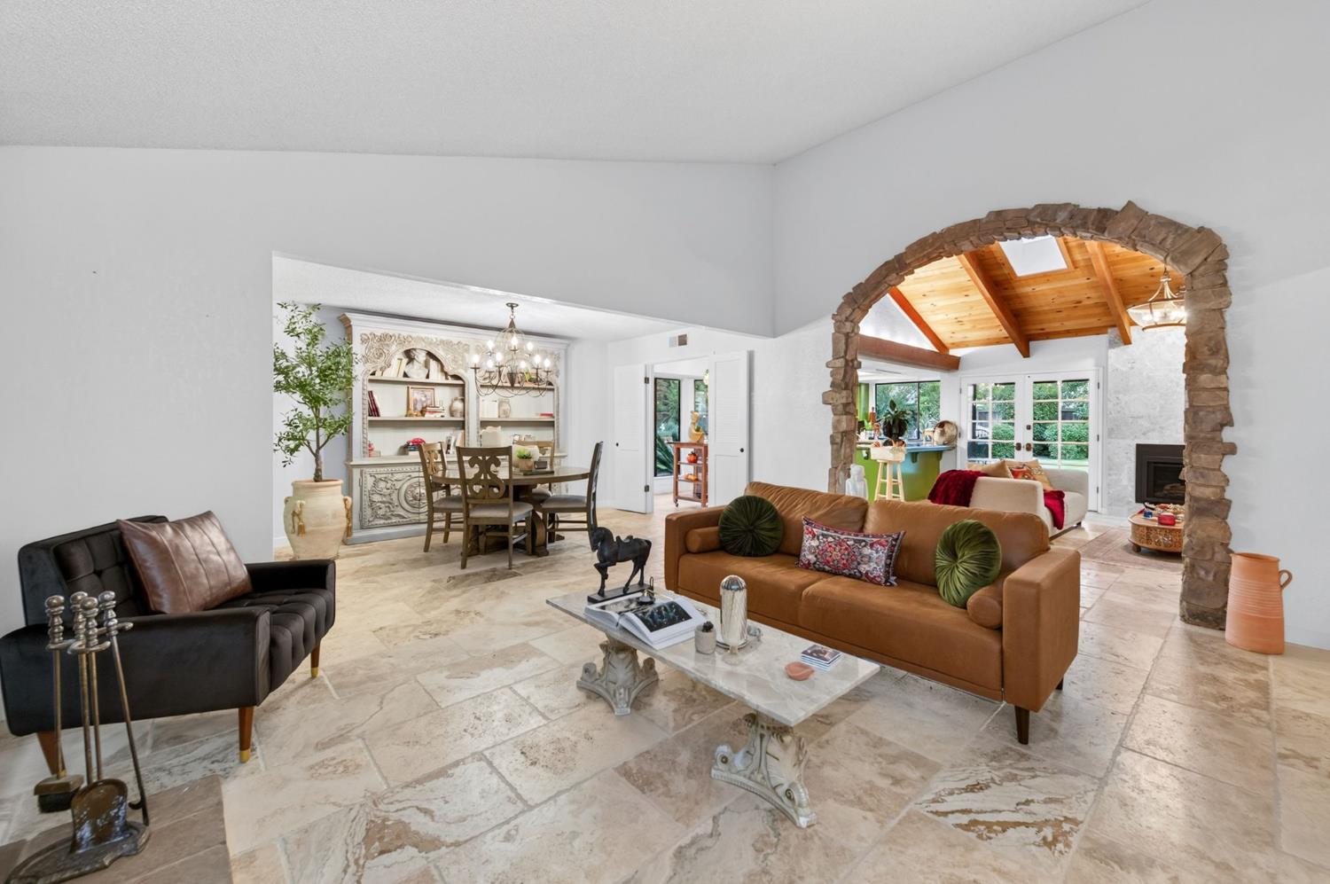 316 E Lester Ave, Fresno, CA 93720