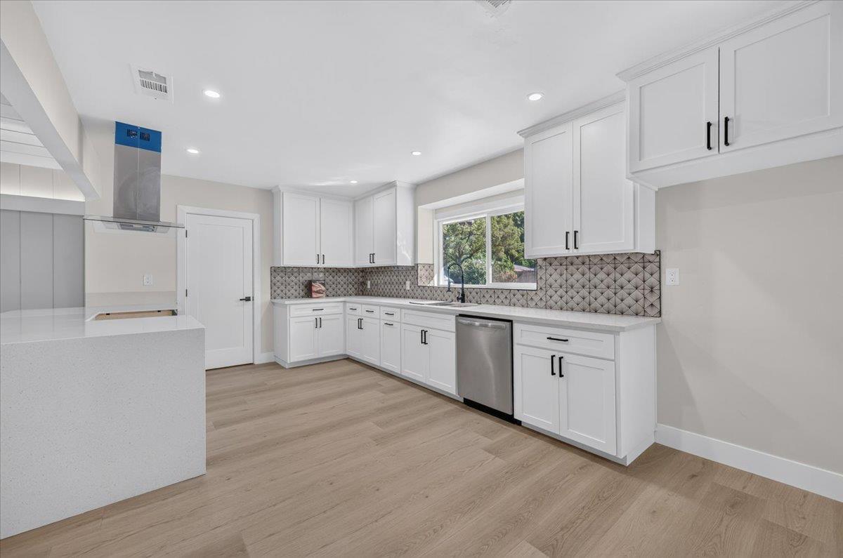 609 E Hampton Way, Fresno, CA 93704