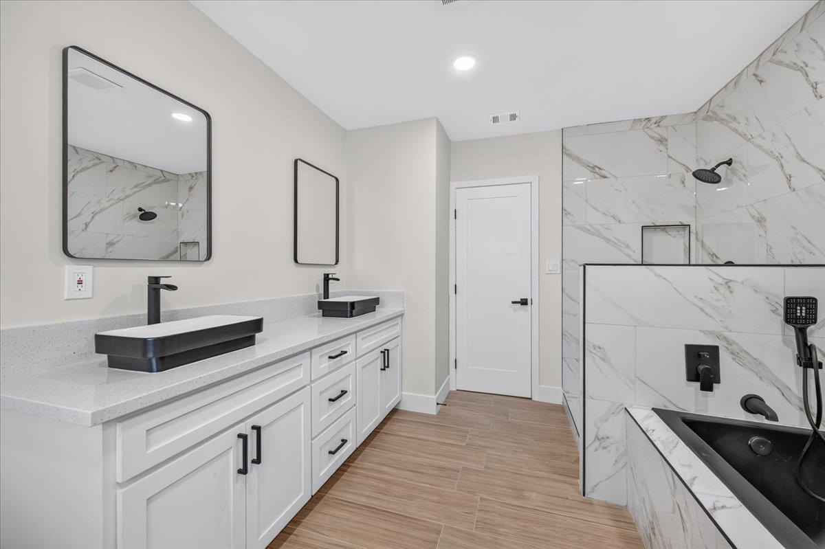 609 E Hampton Way, Fresno, CA 93704