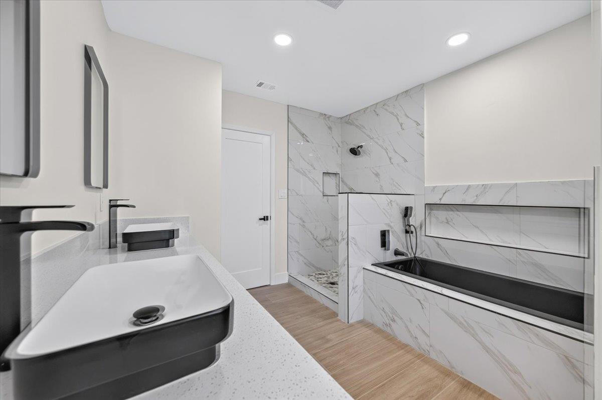 609 E Hampton Way, Fresno, CA 93704