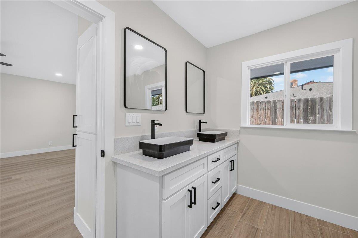 609 E Hampton Way, Fresno, CA 93704