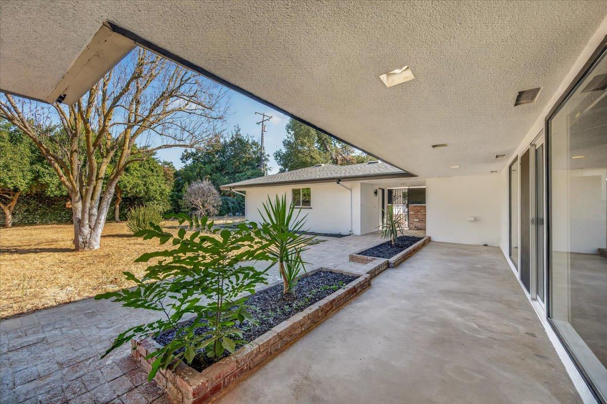 609 E Hampton Way, Fresno, CA 93704