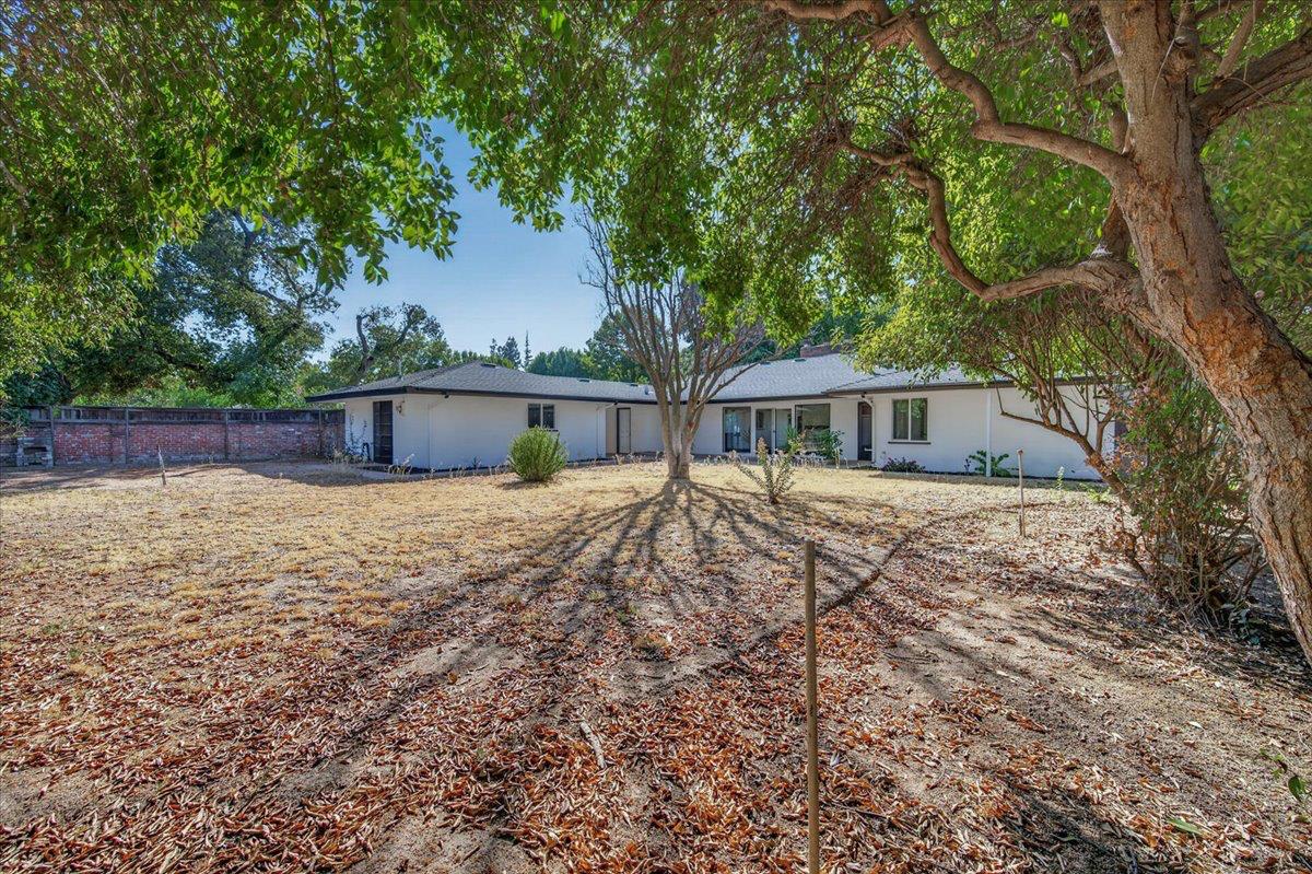 609 E Hampton Way, Fresno, CA 93704