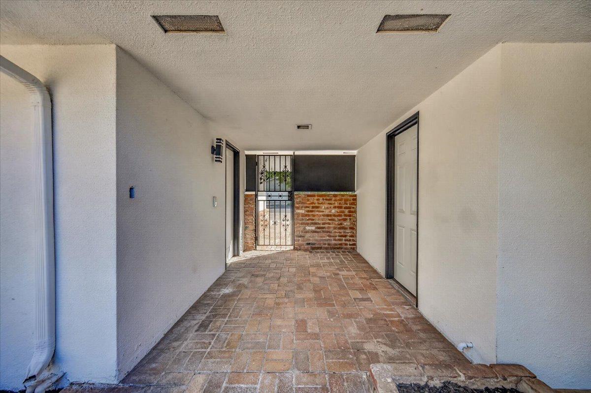 609 E Hampton Way, Fresno, CA 93704