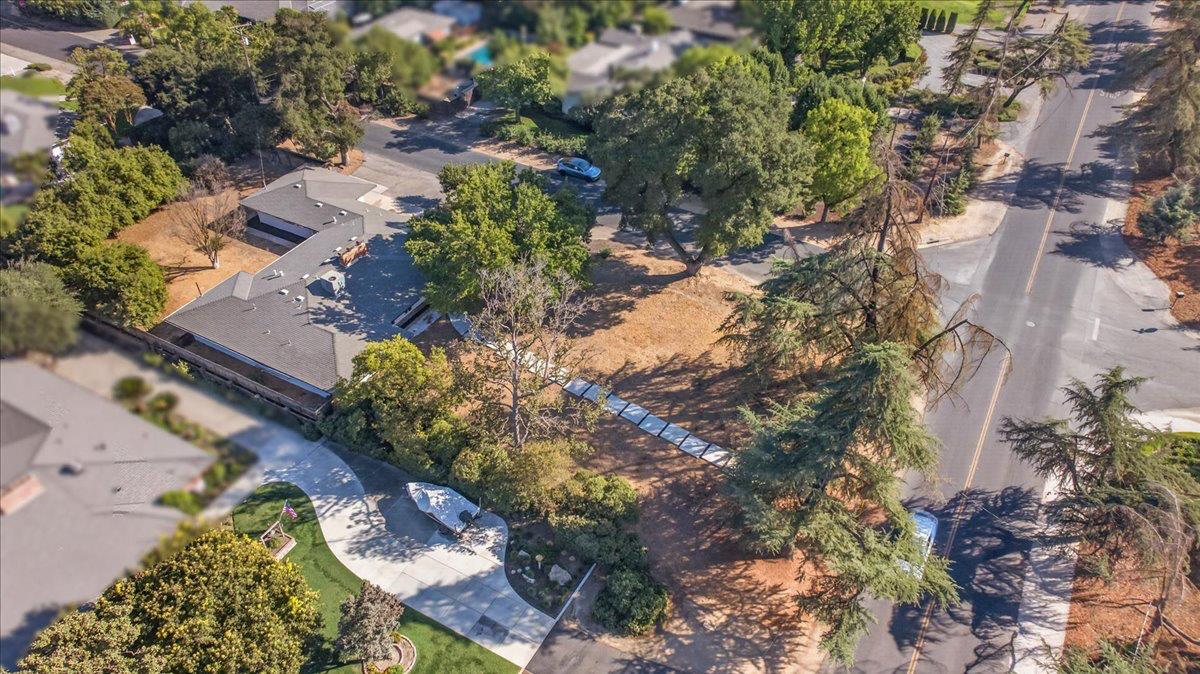 609 E Hampton Way, Fresno, CA 93704