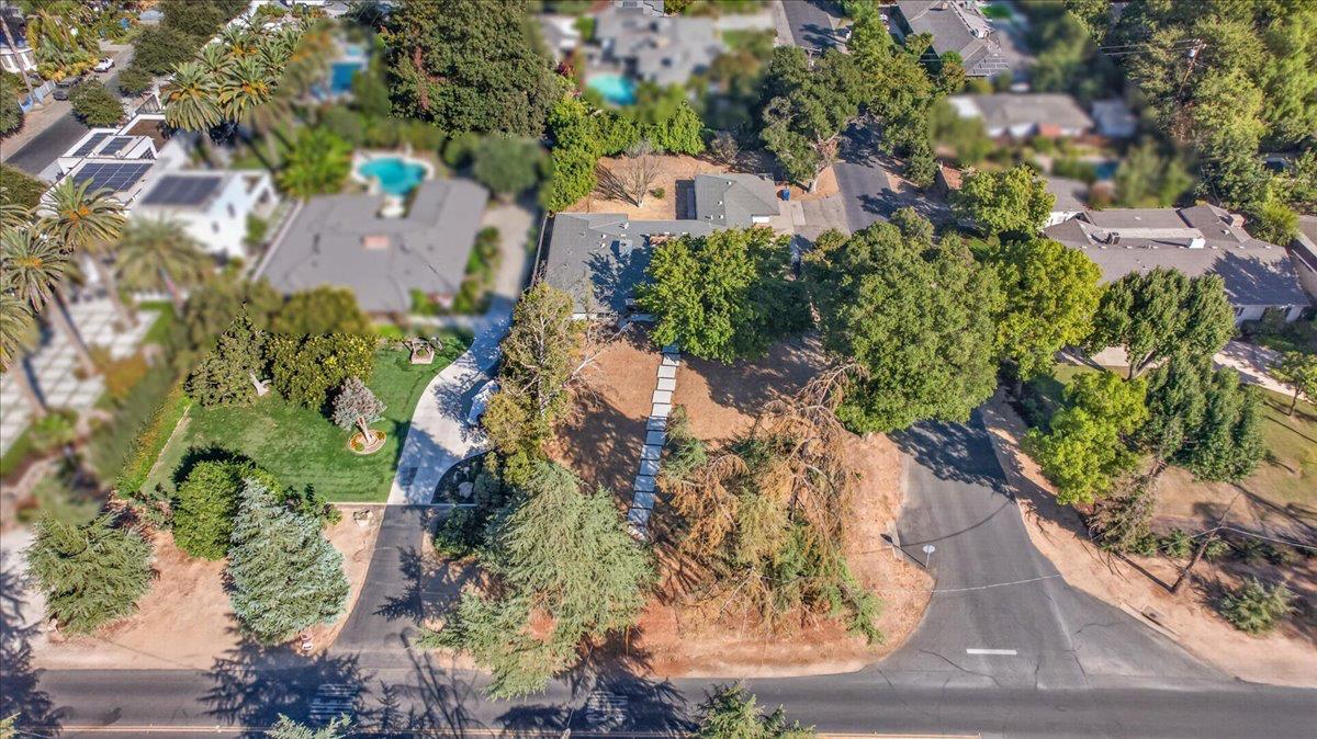 609 E Hampton Way, Fresno, CA 93704