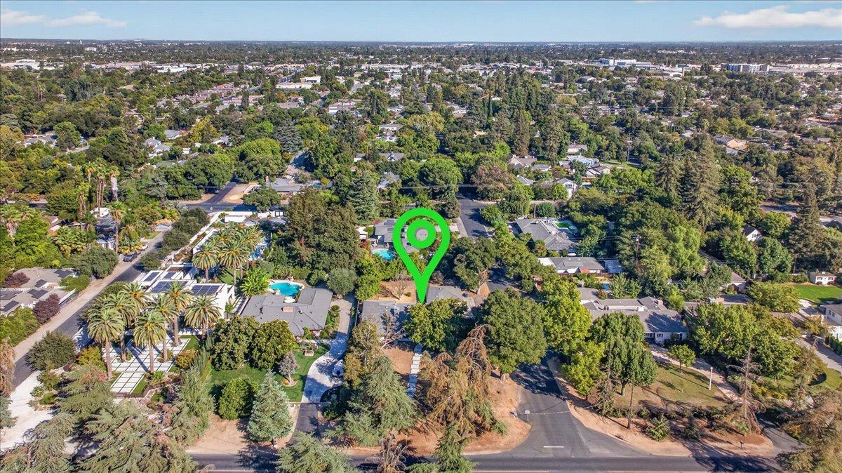 609 E Hampton Way, Fresno, CA 93704