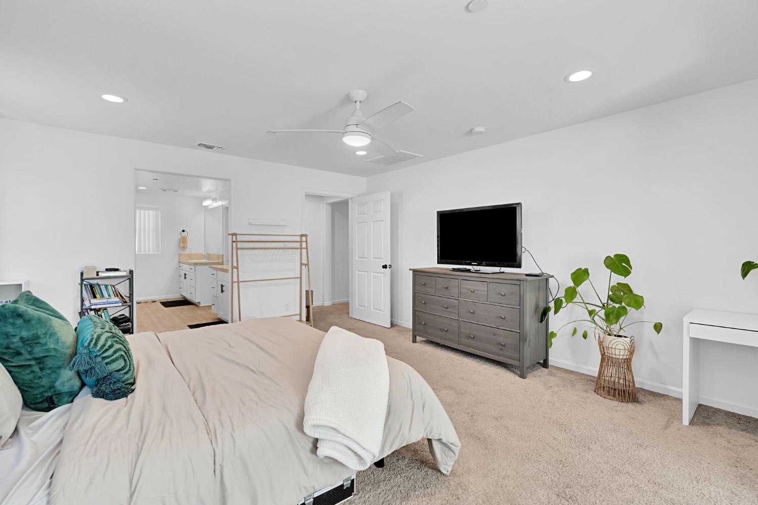 7461 E Princeton, Fresno, CA 93737