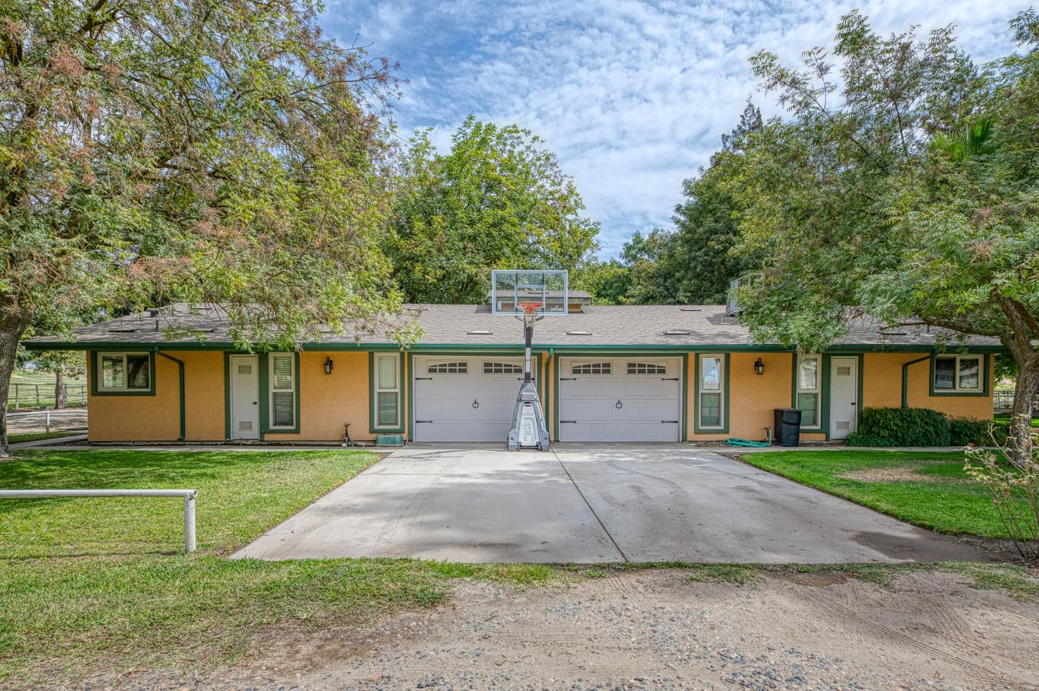 6440 Golden State Blvd, Madera, CA 93637