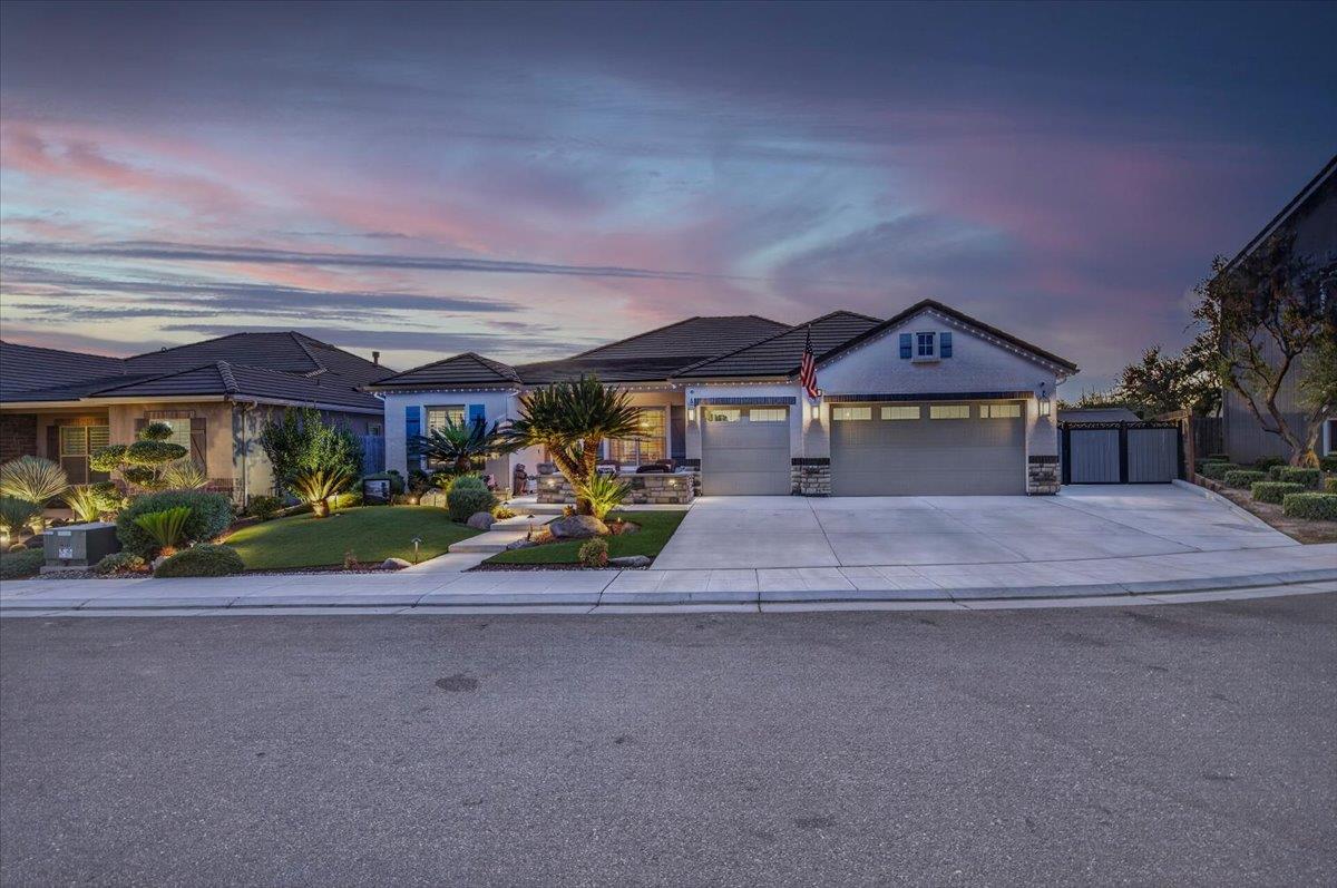 330 Sentinel Dr S, Madera, CA 93636