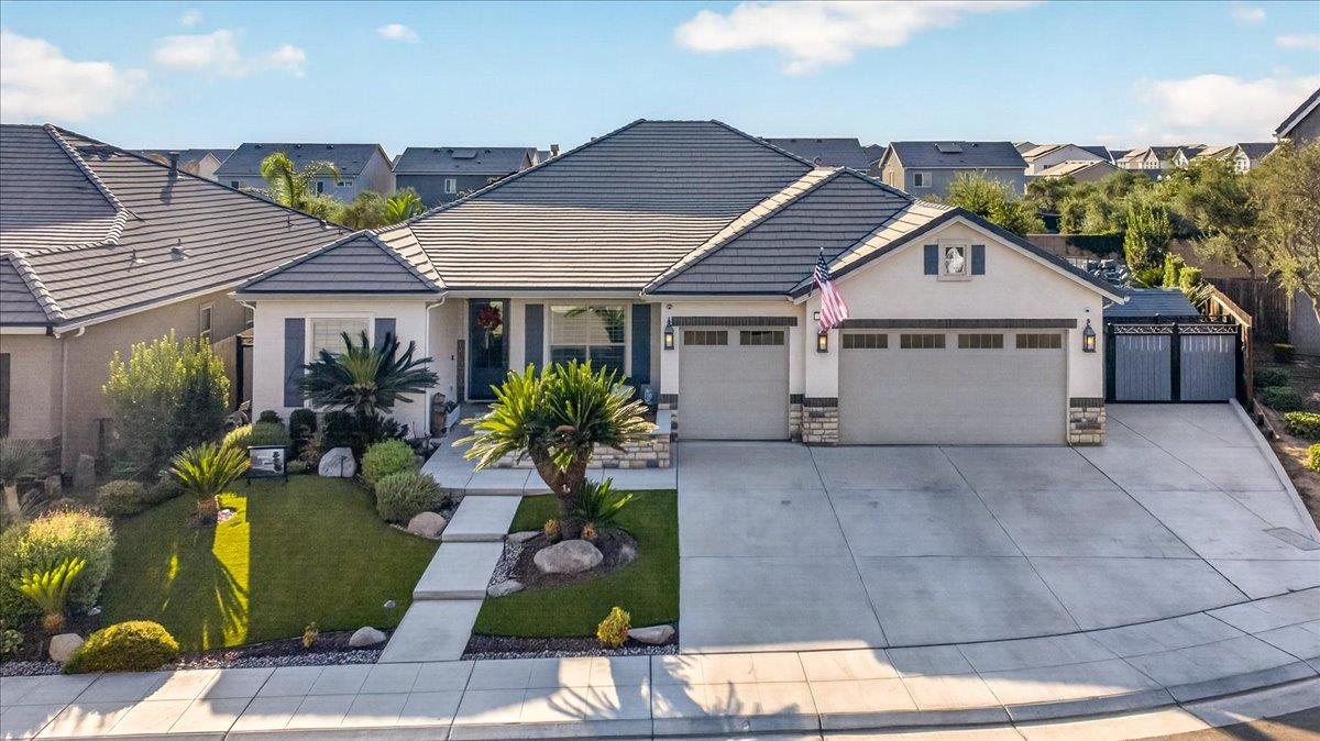 330 Sentinel Dr S, Madera, CA 93636