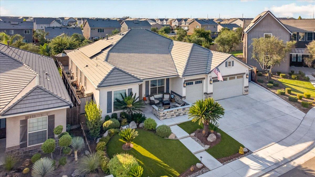 330 Sentinel Dr S, Madera, CA 93636