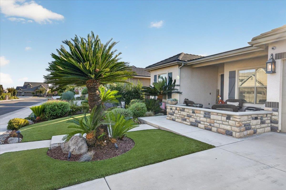 330 Sentinel Dr S, Madera, CA 93636