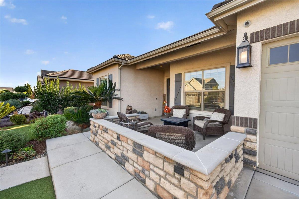 330 Sentinel Dr S, Madera, CA 93636