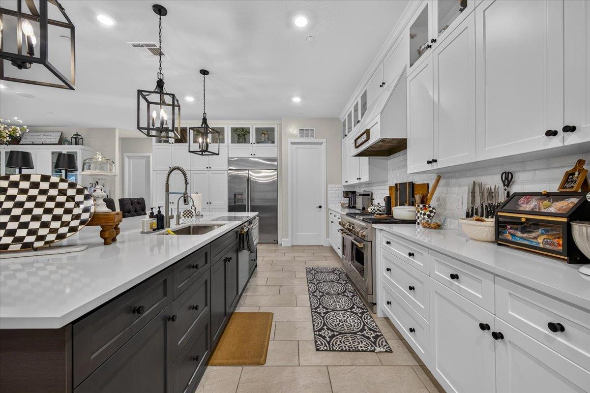 330 Sentinel Dr S, Madera, CA 93636