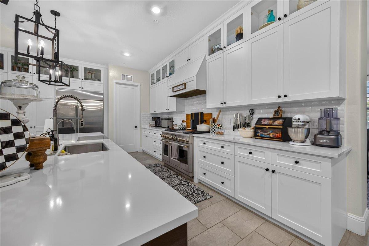 330 Sentinel Dr S, Madera, CA 93636