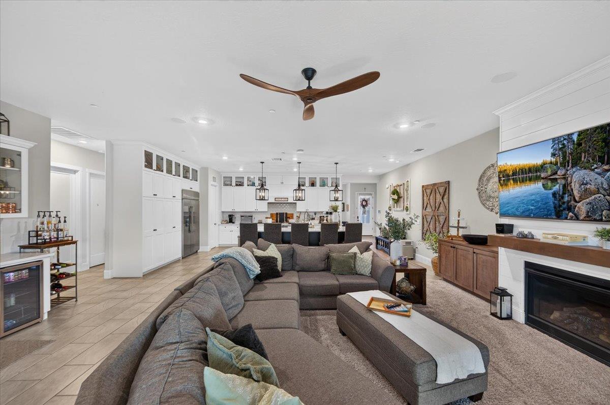 330 Sentinel Dr S, Madera, CA 93636