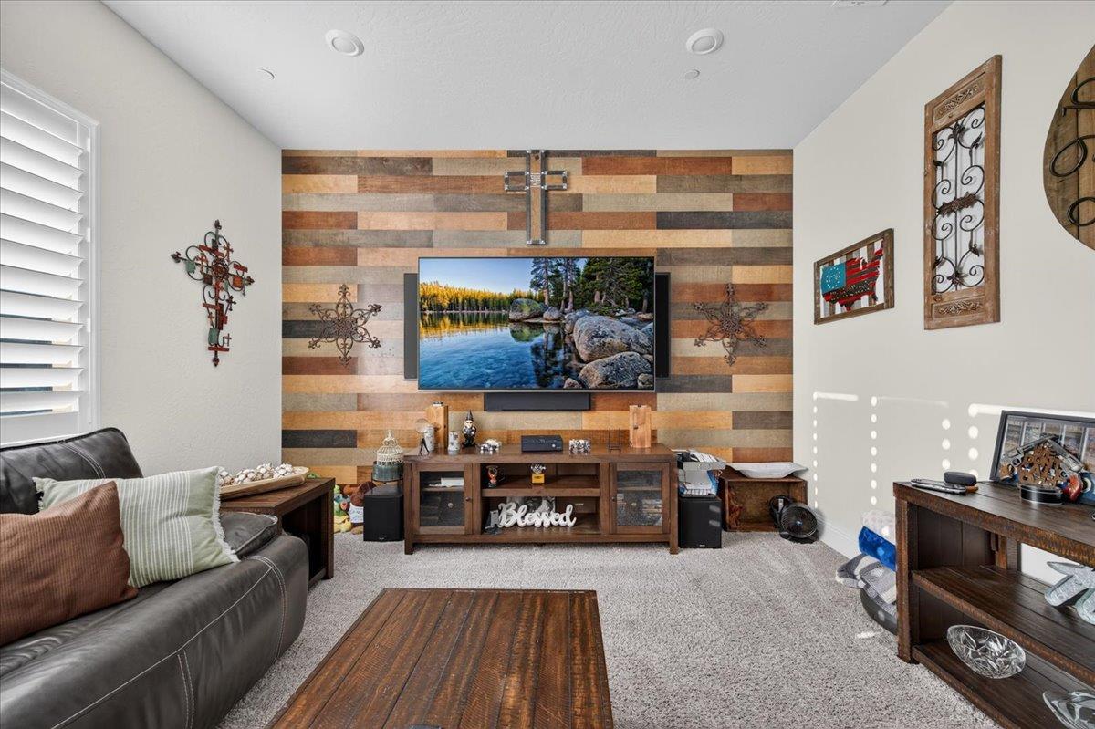 330 Sentinel Dr S, Madera, CA 93636