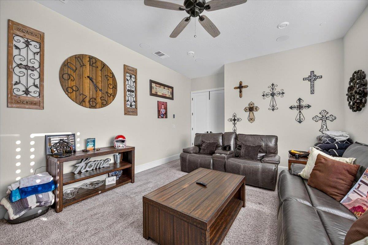 330 Sentinel Dr S, Madera, CA 93636
