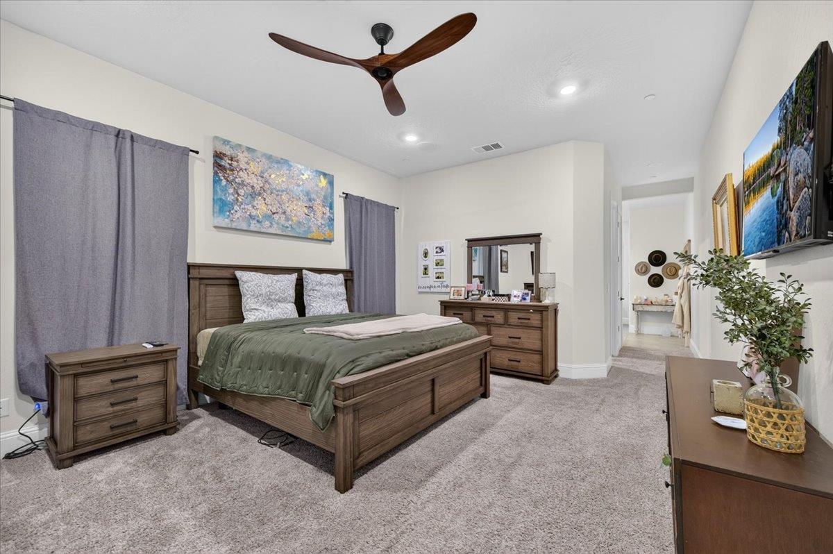 330 Sentinel Dr S, Madera, CA 93636
