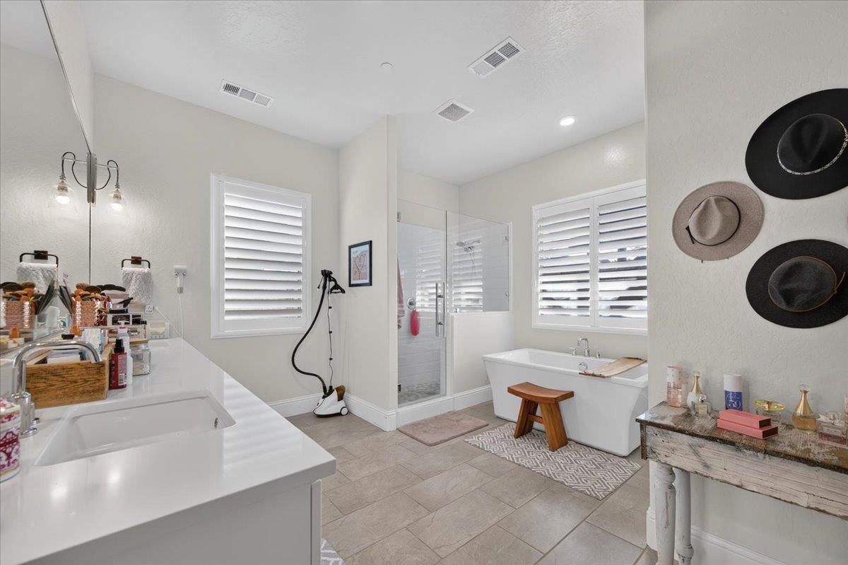 330 Sentinel Dr S, Madera, CA 93636