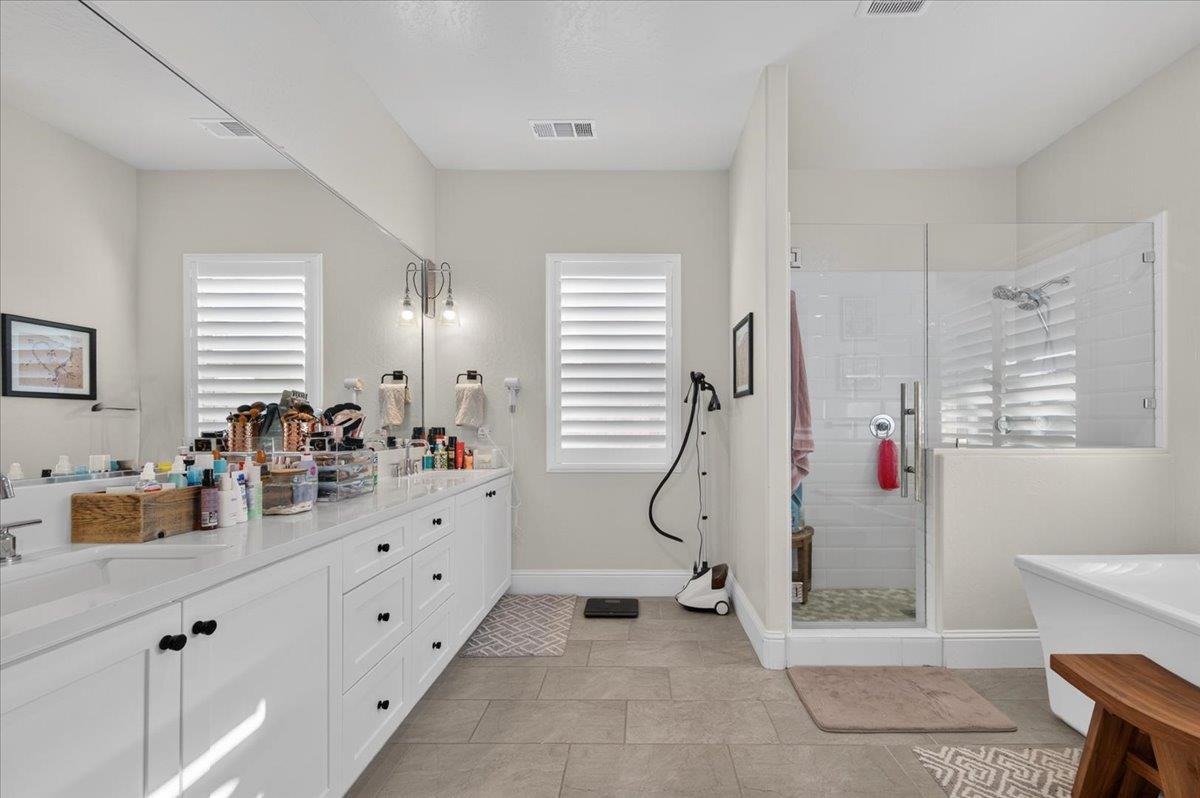 330 Sentinel Dr S, Madera, CA 93636