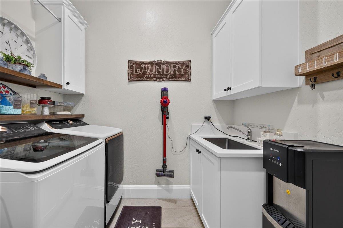 330 Sentinel Dr S, Madera, CA 93636