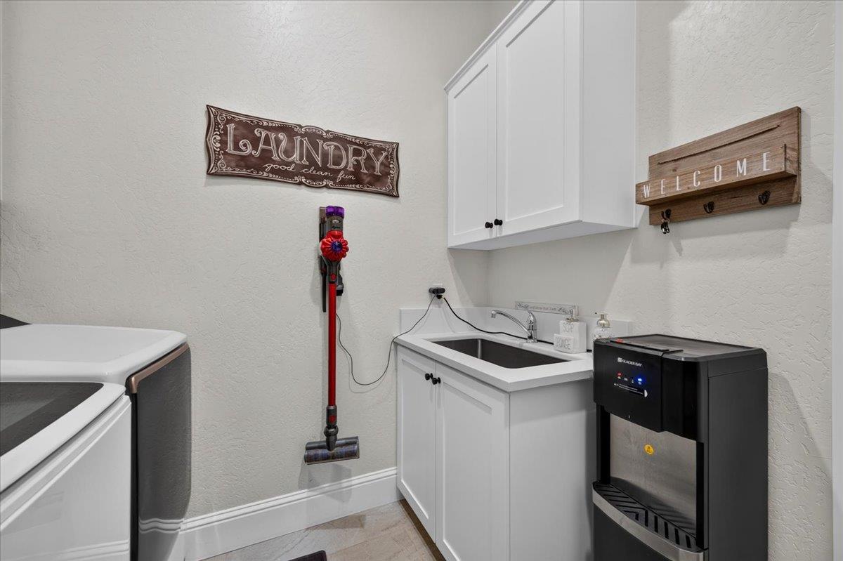 330 Sentinel Dr S, Madera, CA 93636