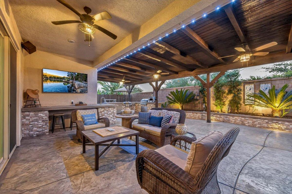 330 Sentinel Dr S, Madera, CA 93636