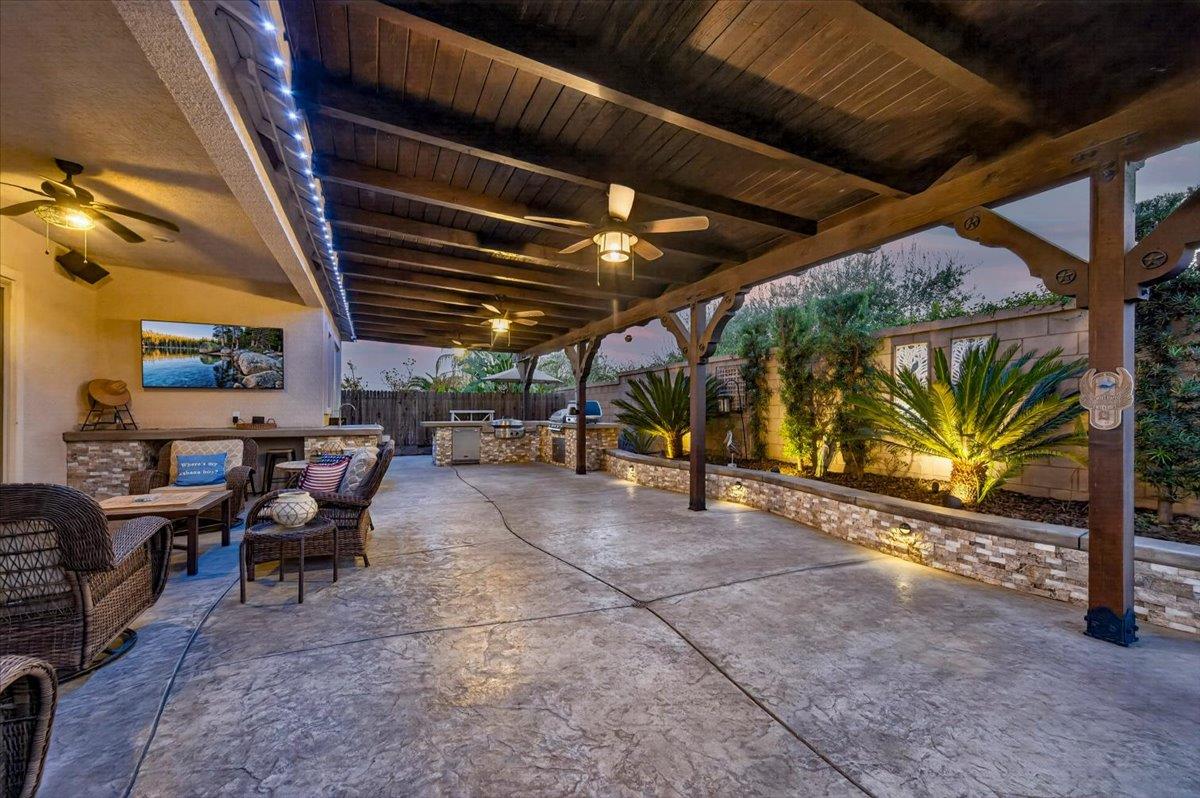 330 Sentinel Dr S, Madera, CA 93636