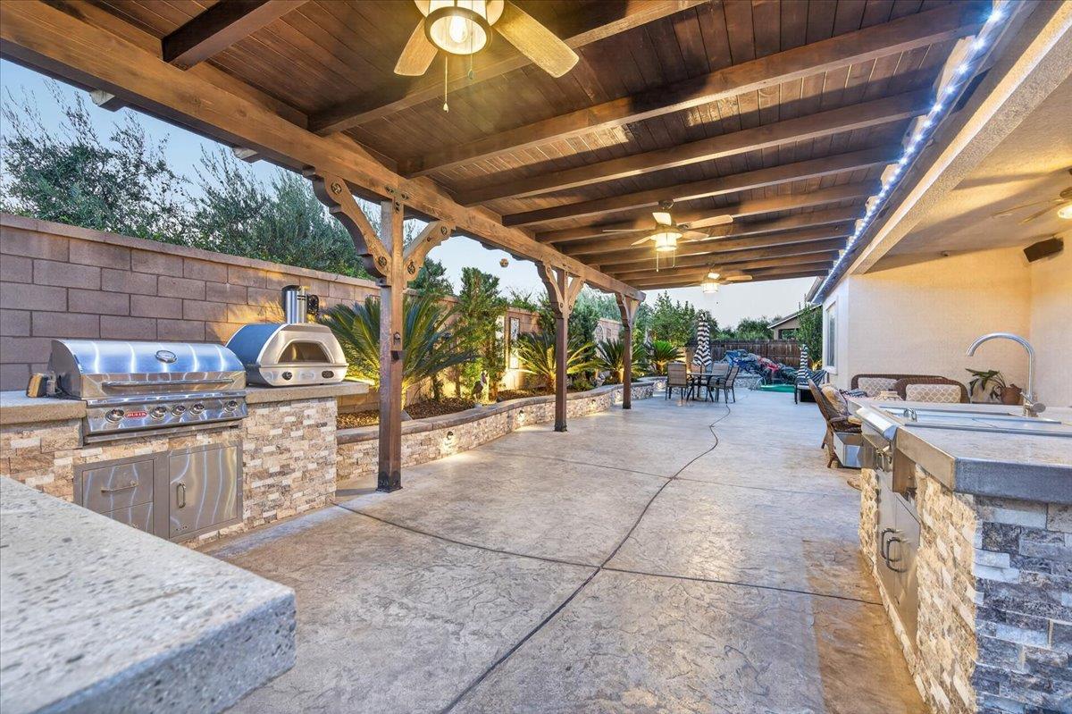 330 Sentinel Dr S, Madera, CA 93636
