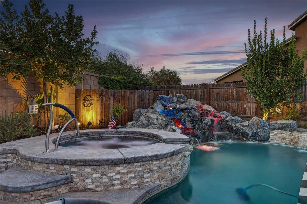 330 Sentinel Dr S, Madera, CA 93636