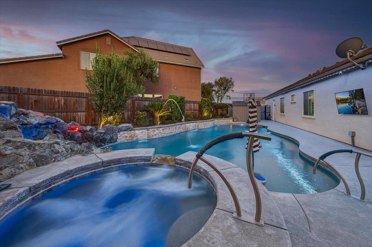 330 Sentinel Dr S, Madera, CA 93636