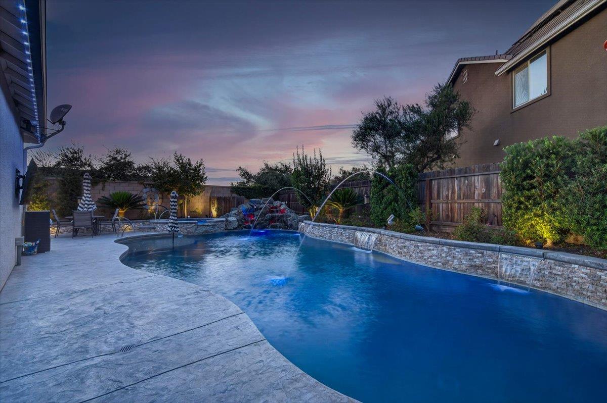 330 Sentinel Dr S, Madera, CA 93636