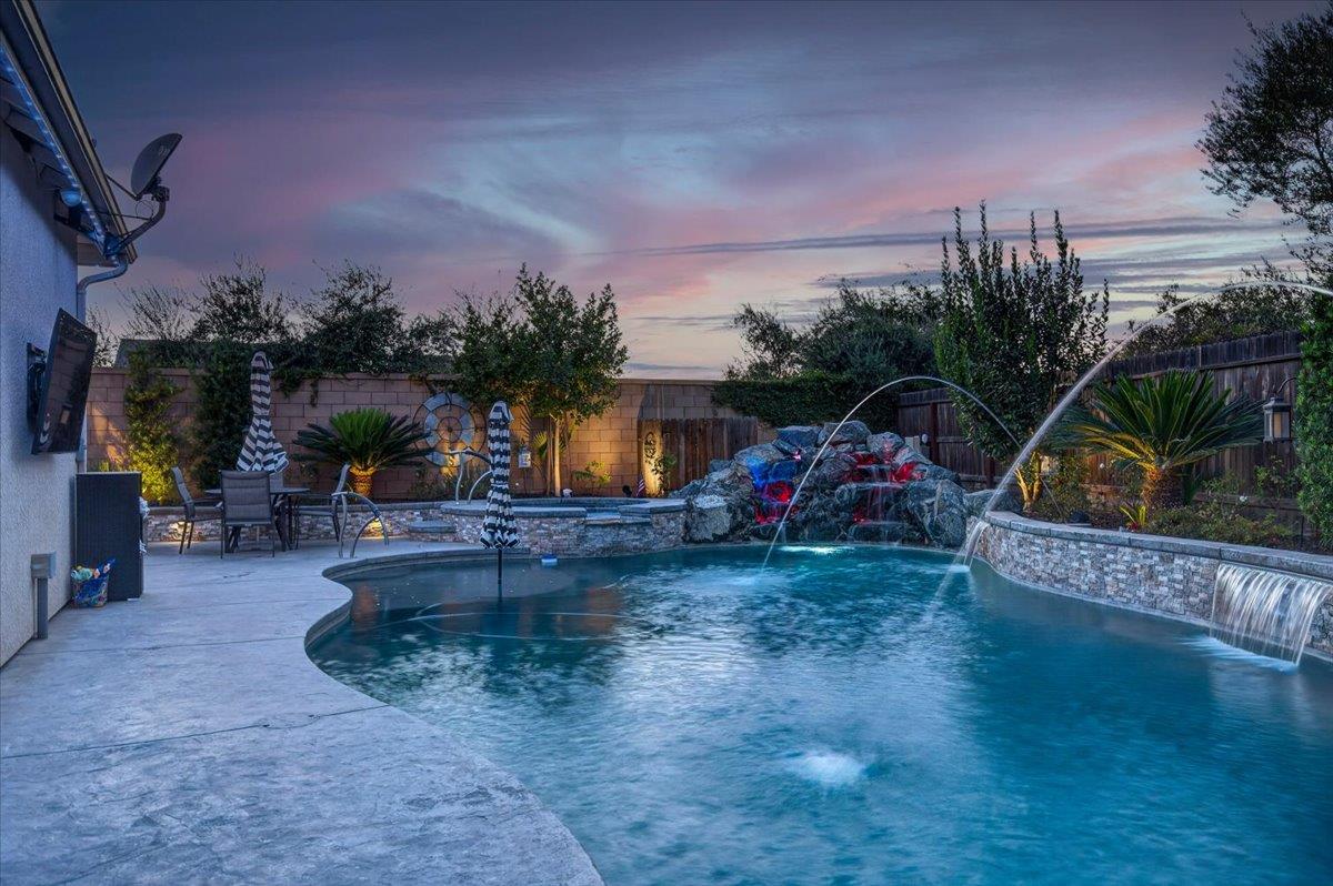 330 Sentinel Dr S, Madera, CA 93636