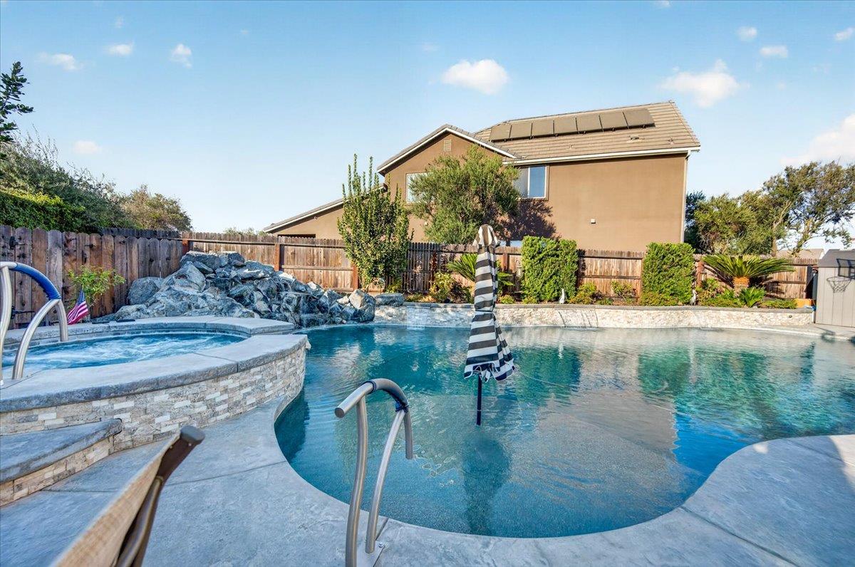 330 Sentinel Dr S, Madera, CA 93636