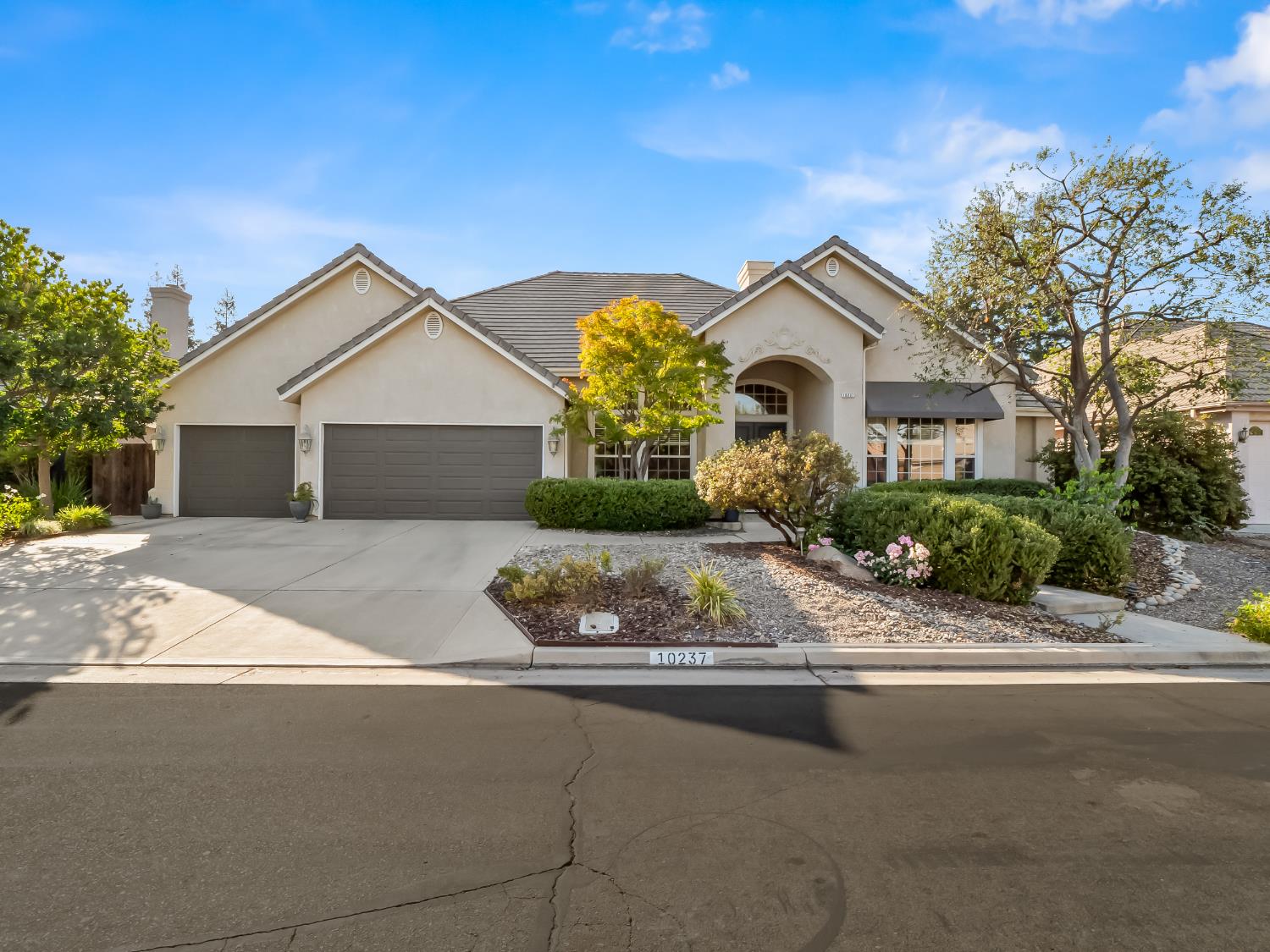 10237 N Page Ave, Fresno, CA 93730