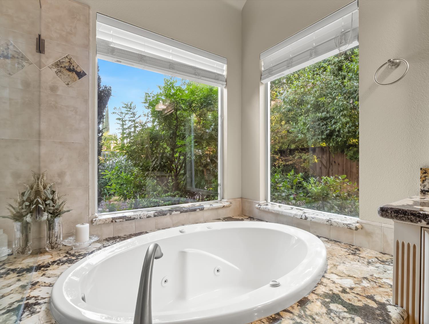 10237 N Page Ave, Fresno, CA 93730